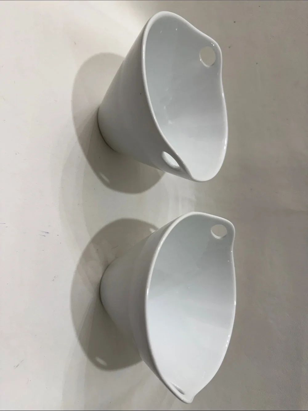 Crate&Barrel White Porcelain 16 Oz Noodle Cups Chop Sticks Hole Holder Set of 2